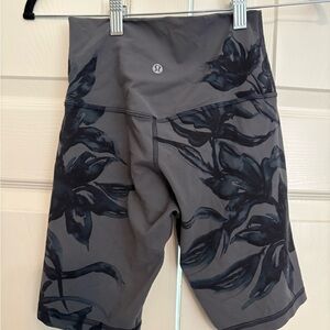 lululemon athletica Gray Floral Align Shorts, size 4, 8” inseam